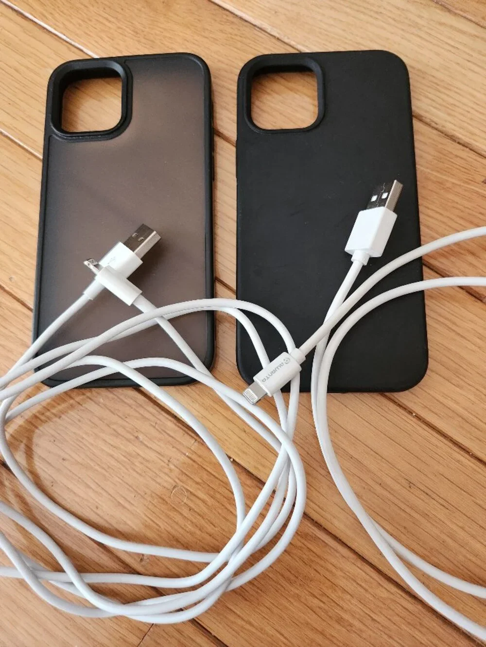 Two Pack Apple iphone 12 cases and two USBC charging cords